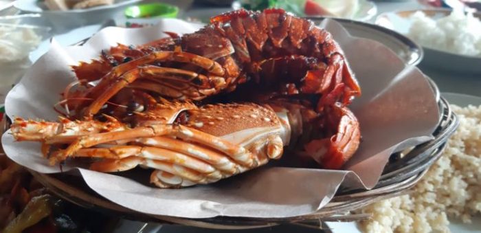 Singgah ke Warung Bu Gandos Pacitan, Lobsternya Bikin Ketagihan