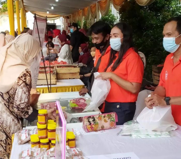 Rumah Daging RPH Surabaya, Ikut Marakkan Pasar Gotong Royong di Gelanggang Remaja Surabaya