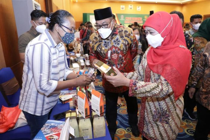 Gubernur Khofifah Ajak Masyarakat Jawa Timur Belanja dan Pakai Produk Dalam Negeri