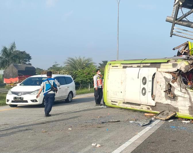 Kecelakaan Bus Pariwisata di Tol Mojokerto-Surabaya KM 712, Gubernur Ingatkan Kondisi Pengemudi Jarak Jauh