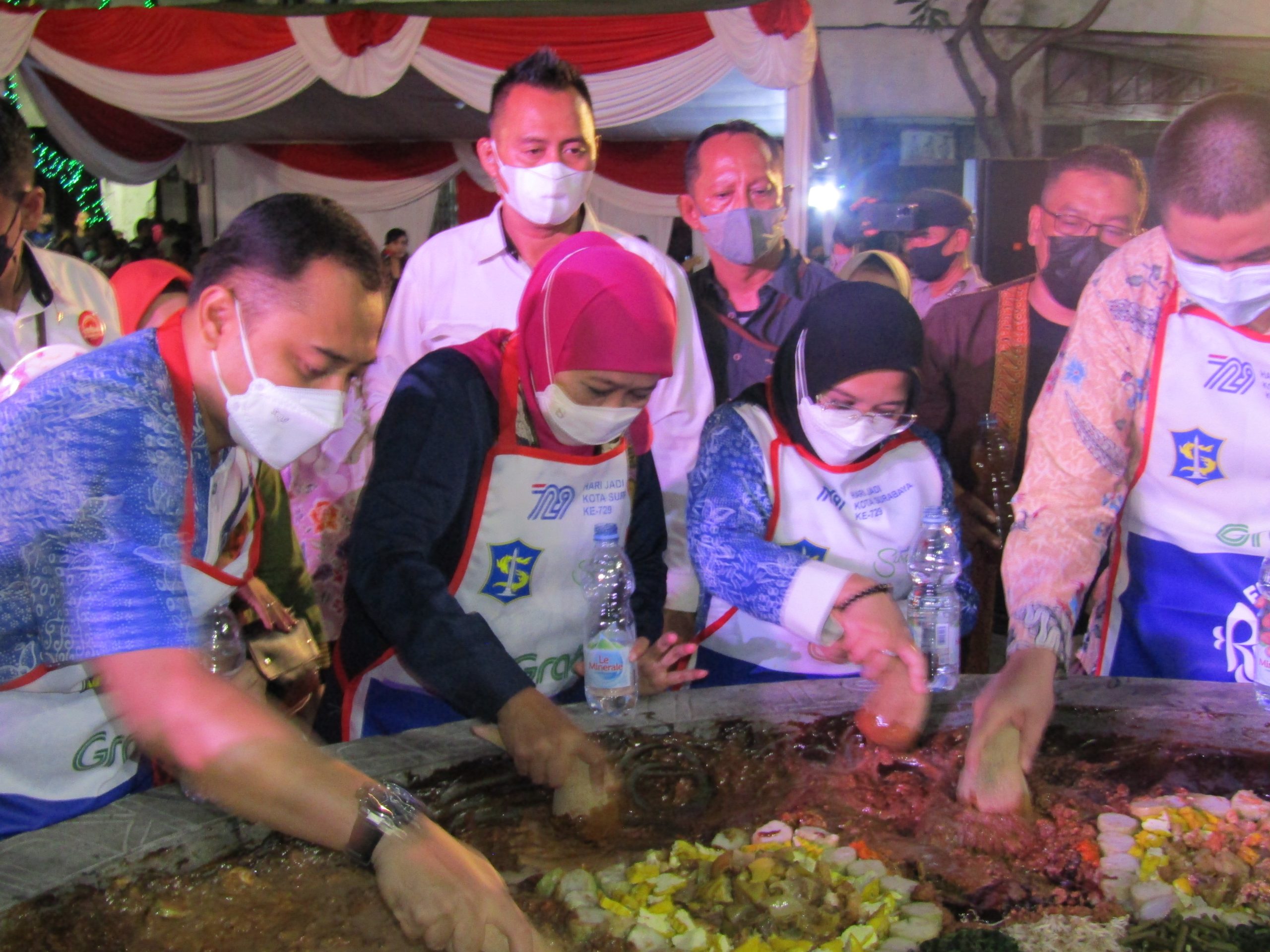 Gubernur Khofifah Hadiri Festival Rujak Uleg Dalam Rangka HUT Kota Surabaya 729