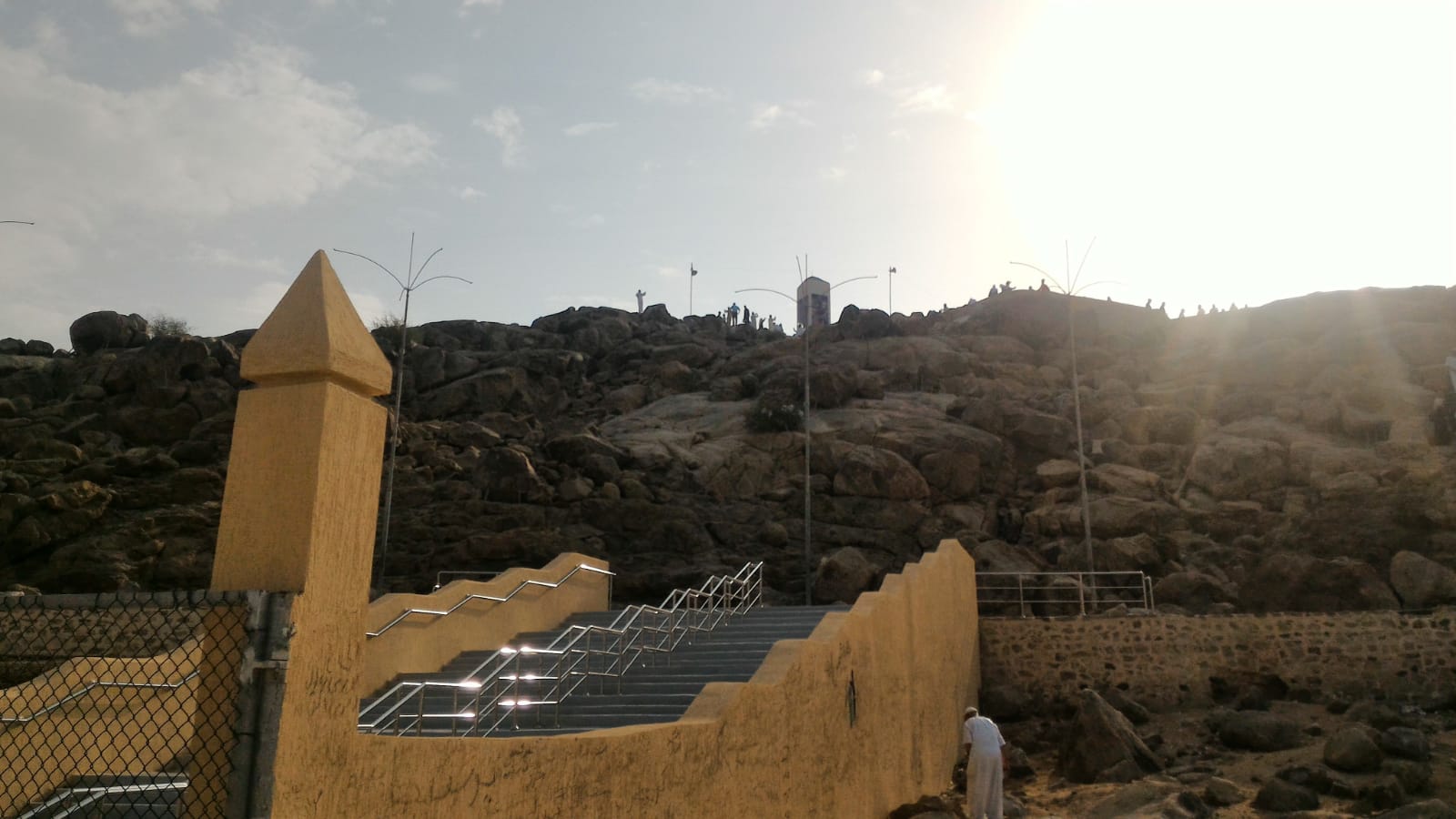Keramahan Yang Pernah Hilang di Balik Jabal Rahmah