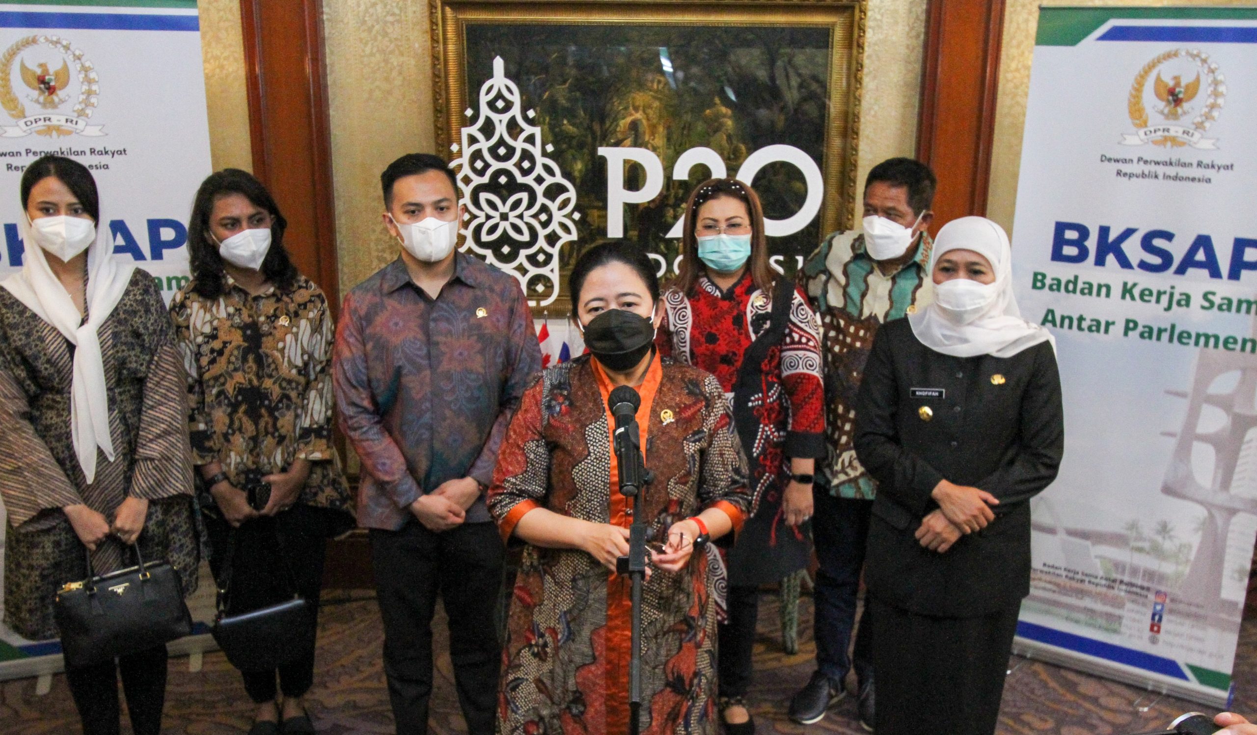 Gubernur Khofifah Bersama Ketua DPR RI Buka Kickoff Meeting P20 di Surabaya