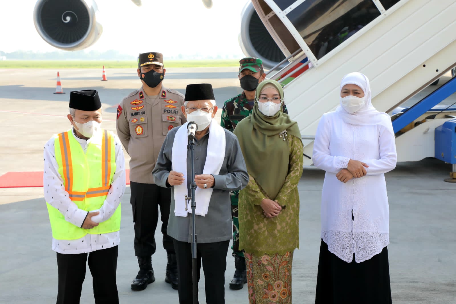 Khofifah Dampingi  Wapres Berangkatkan 449 Jamaah Haji Kloter Pertama Asal Jatim