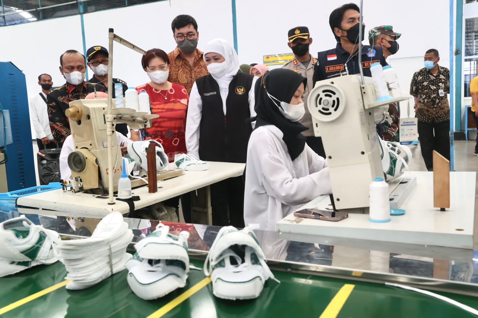 Ekspor 14.000 Lebih Pasang Sepatu ke China, Gubernur: Ini Good News dari Madiun
