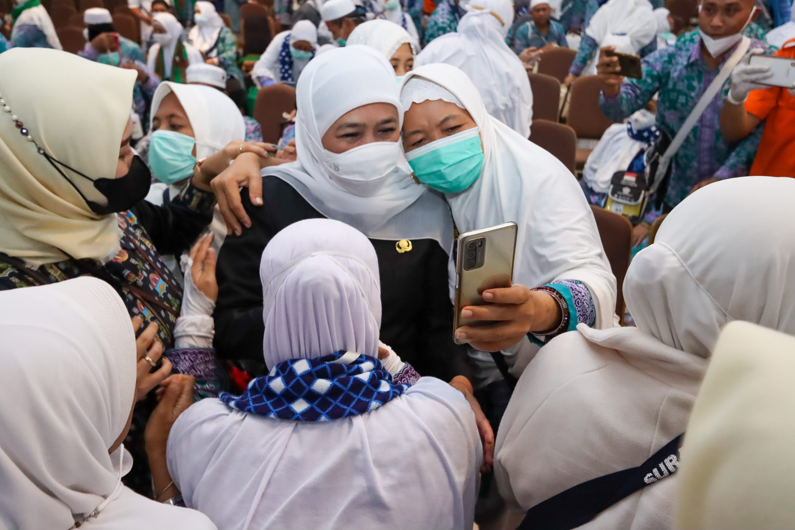 Begini Pesan Gubernur Jatim Kepada Rombongan Kloter Jamaah Haji Derbarkasi Surabaya