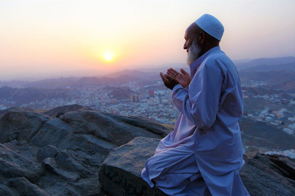 Muhasabah Pagi: 10 Adab Berdoa Menurut Imam Ghazali