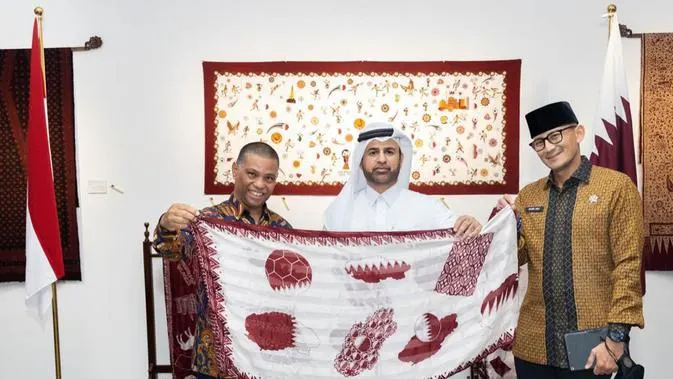 Batik bertema Piala Dunia 2022 pukau keluarga Kerajaan Qatar