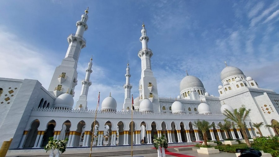 Masjid Raya Sheikh Zayed, Kilas Balik Persahabatan Indonesia-PEA