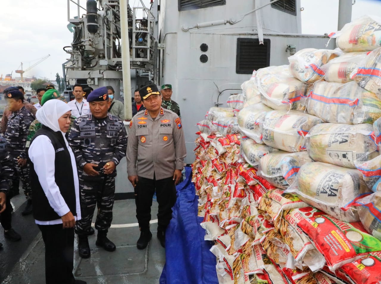KRI Malahayati 362 Bawa Bantuan Logistik ke Pulau Masalembu Sumenep