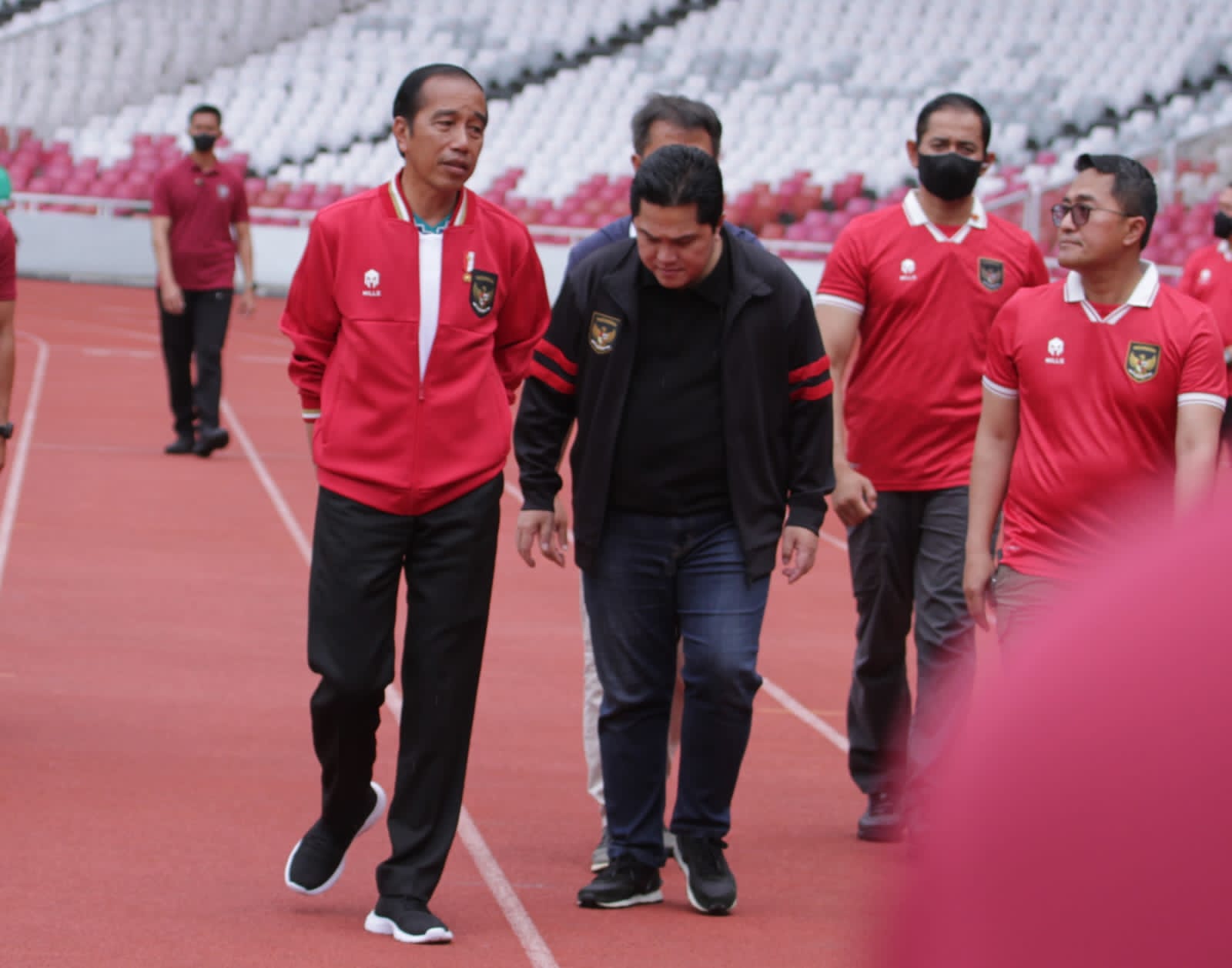 Jokowi Perintahkan Ketum PSSI Siapkan Peta Jalan Transformasi Sepak Bola Nasional