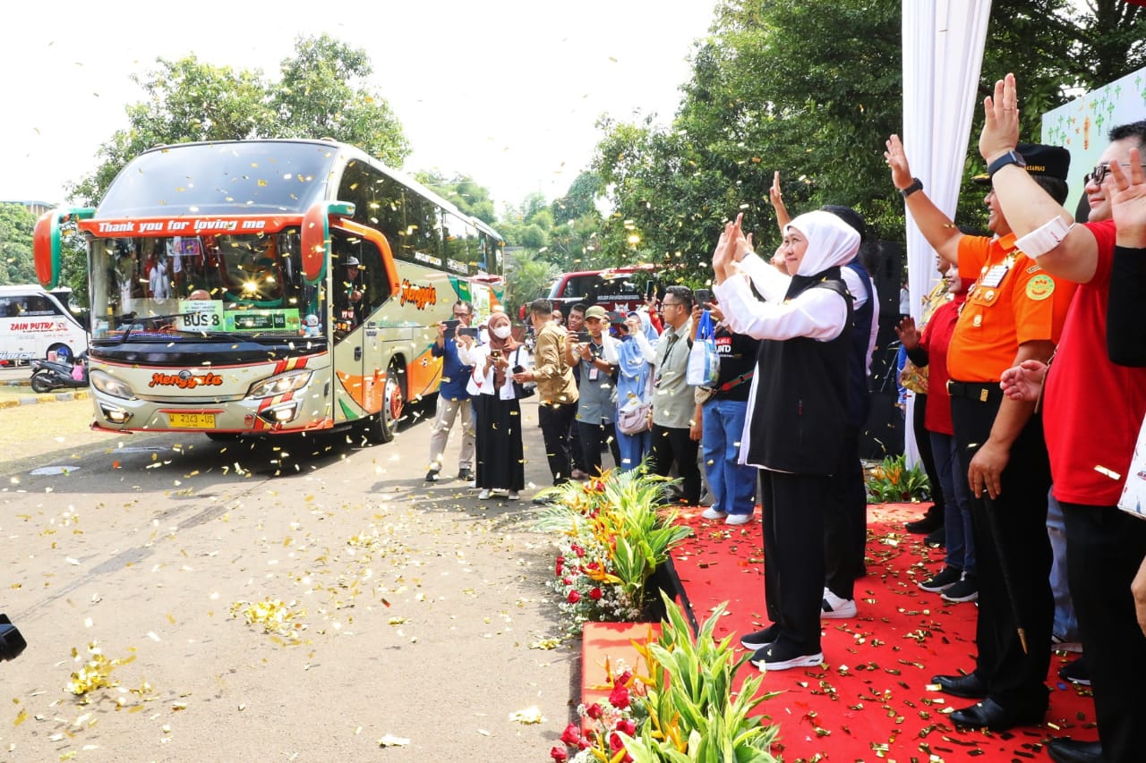Khofifah Berangkatkan 24 Bus Mudik Gratis Jakarta-Jatim