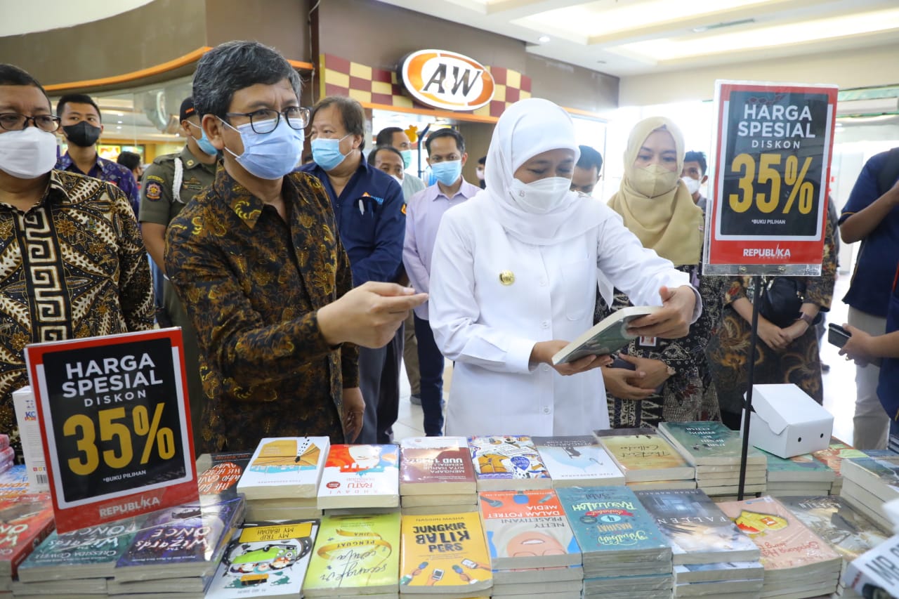 Hari Buku Nasional,  Khofifah Dorong Peningkatan Minat Baca Masyarakat