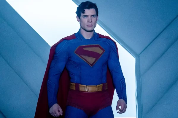 Review Film “Superman” (2025): Akting Memukau Corenswet dan Brosnahan Tertahan Naskah yang Berantakan
