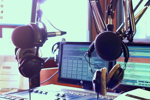 Radio Siaran di Era Digital: Bertahan atau Bertransformasi?