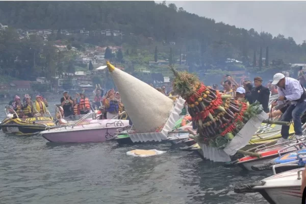Labuhan Sarangan: Doa, Alam, dan Jejak Leluhur yang Kini Diakui Negara