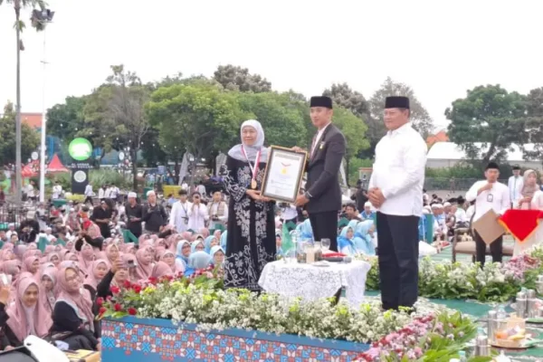 Jatim Pecahkan Dua Rekor MURI, 20.000 Porsi Buka Puasa dan 18.000Jamaah Lantunkan Asmaul Husna