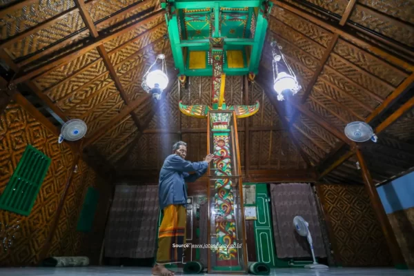 Masjid Saka Tunggal, Jejak Awal Islam di Tanah Jawa