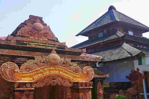 Menjemput Lailatul Qadar di Masjid Tegalsari Ponorogo