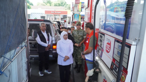 Khofifah Tinjau SPBU di Malang, Pastikan Pasokan Biosolar di Jawa Timur Tetap Aman