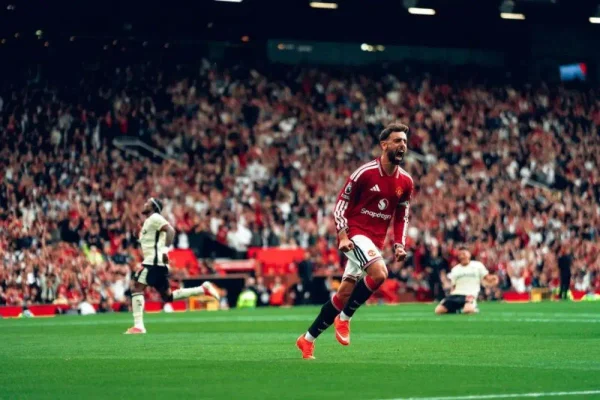 Bruno Fernandes Menggila! Hattrick Antar MU Pesta Gol 5-2 atas Ipswich